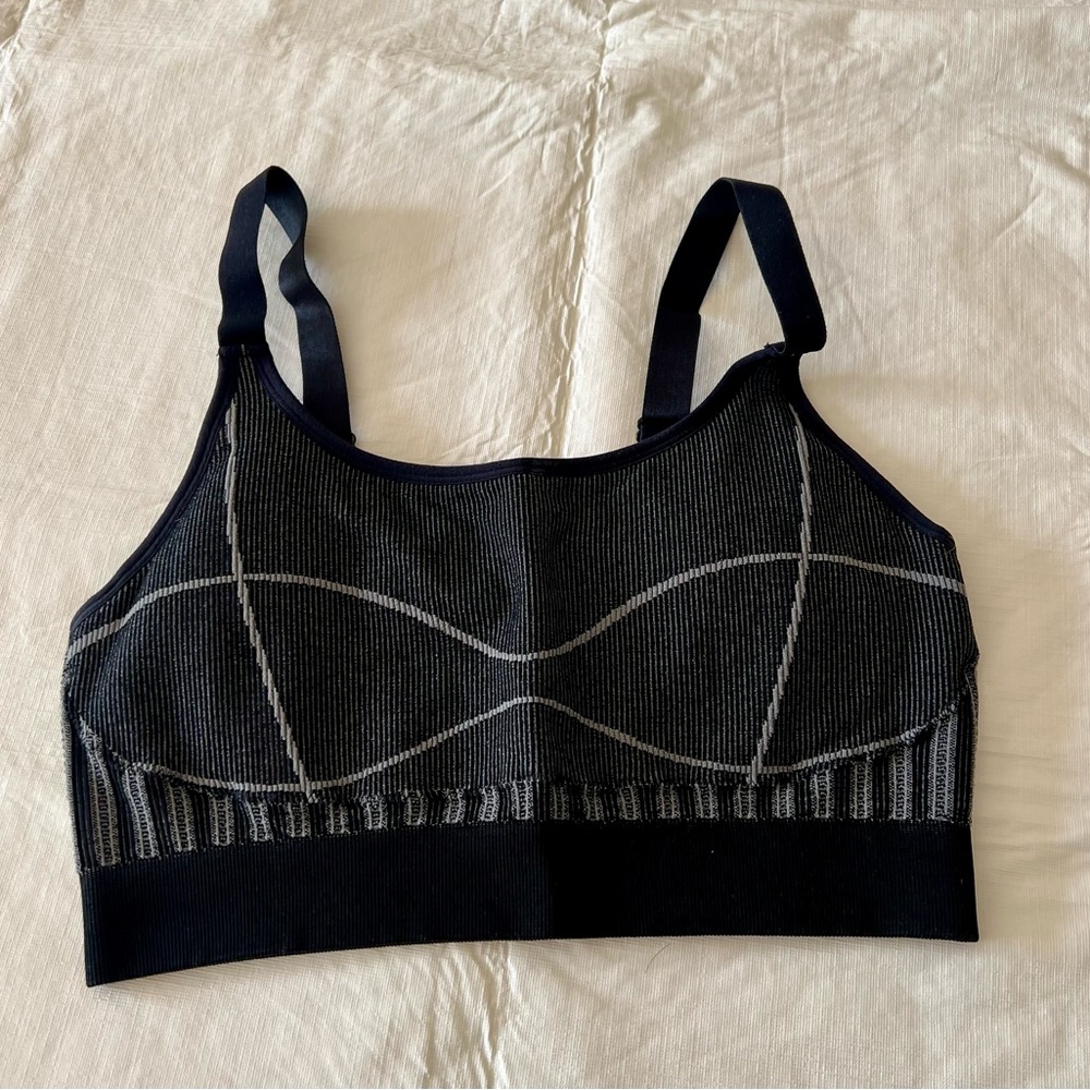 Fabletics Black and Gray Seamless Sports Bra with Supportive Design LARGE